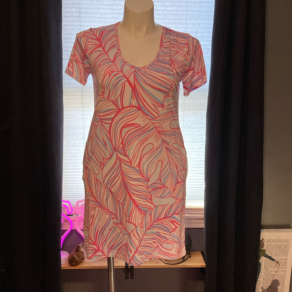 Stella Parker slip on pink and blue graphic on a white field dress w/pockets M